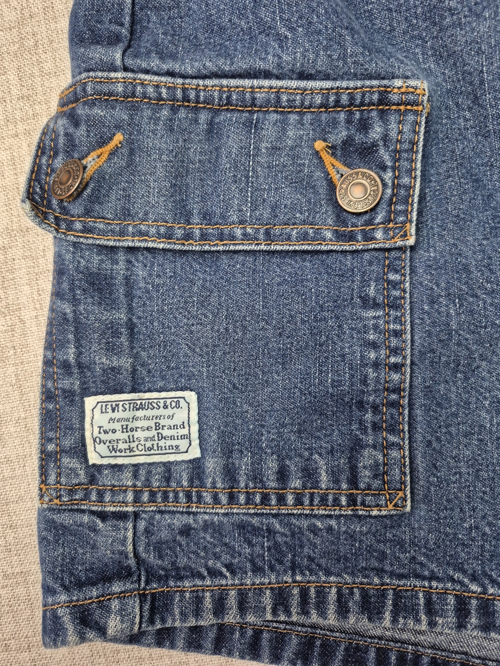 Vintage 1998 Levi's High Rise Cargo Shorts - Unisex 90s Style - Picture 2 of 12